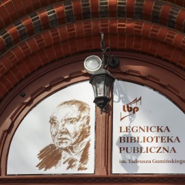 powiększ zdjęcie: Legnicka Biblioteka Publiczna upamiętniła Tadeusza Gumińskiego