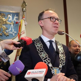 powiększ zdjęcie: Maciej Kupaj nowym prezydentem Legnicy