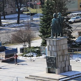powiększ zdjęcie: Rozbieranie Pomnika Wdzięczności już się rozpoczyna
