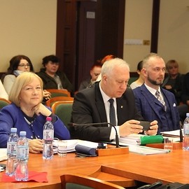 powiększ zdjęcie: Waldemar Krzystek Honorowym Obywatelem Legnicy