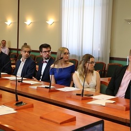 powiększ zdjęcie: Ukonstytuowała się nowa Młodzieżowa Rada Miejska Legnicy