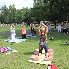 powiększ zdjęcie: Koc, trawa i zabawa, czyli Zdrowa Legnica