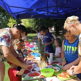 powiększ zdjęcie: Koc, trawa i zabawa, czyli Zdrowa Legnica