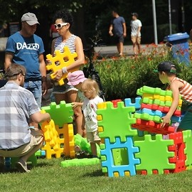 powiększ zdjęcie: Koc, trawa i zabawa, czyli Zdrowa Legnica