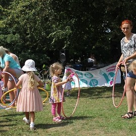 powiększ zdjęcie: Koc, trawa i zabawa, czyli Zdrowa Legnica