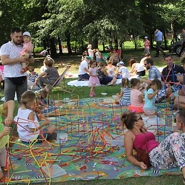 powiększ zdjęcie: Koc, trawa i zabawa, czyli Zdrowa Legnica