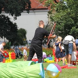 powiększ zdjęcie: Koc, trawa i zabawa, czyli Zdrowa Legnica