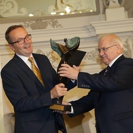powiększ zdjęcie: Laureaci Nagrody Kulturalnej Śląska wyróżnieni w Legnicy