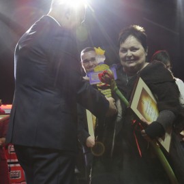 powiększ zdjęcie: Cała sala śpiewała z Michałem Szpakiem podczas noworocznego koncertu