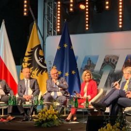 powiększ zdjęcie: Dolnośląscy samorządowcy dyskutowali o procesach zachodzących w Unii Europejskiej