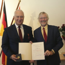 Prezydent Tadeusz Krzakowski odznaczony Krzyżem Zasługi Republiki Federalnej Niemiec