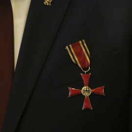 powiększ zdjęcie: Prezydent Tadeusz Krzakowski odznaczony Krzyżem Zasługi Republiki Federalnej Niemiec