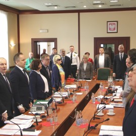 powiększ zdjęcie: Rosną nakłady inwestycyjne. Więcej na park, oświatę, walkę ze smogiem i drogi