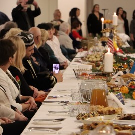 powiększ zdjęcie: Wigilia Narodów. Przedstawiciele mniejszości spotkali się przy stole