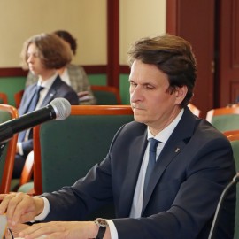 powiększ zdjęcie: Więcej pieniędzy na remonty i pomoc społeczną