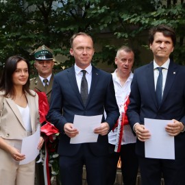 powiększ zdjęcie: Legnica uczciła 80. rocznicę Powstania Warszawskiego