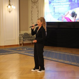 powiększ zdjęcie: Wręczono stypendia Prezydenta Miasta Legnicy dla najzdolniejszych uczniów