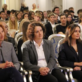 powiększ zdjęcie: Wręczono stypendia Prezydenta Miasta Legnicy dla najzdolniejszych uczniów