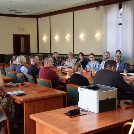 powiększ zdjęcie: Spotkanie z zarządcami na temat podwórek i zasieków śmietnikowych