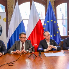 powiększ zdjęcie: W niecałe dwa lata powstanie w Legnicy centrum przesiadkowe