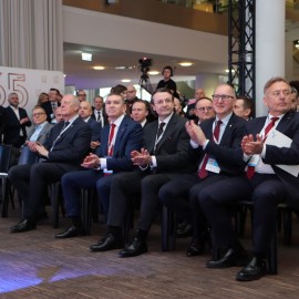 powiększ zdjęcie: Dolnośląski Kongres Inwestycyjny: debata o inwestycjach lokalnych z udziałem ...