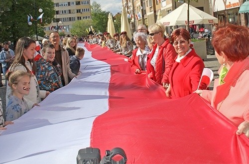Majówka. Trzy dni świętowaliśmy, bawiąc się w nastrojach patriotycznych
