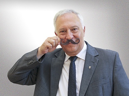 Prezydent zakłada wąsy i zachęca do badań 1