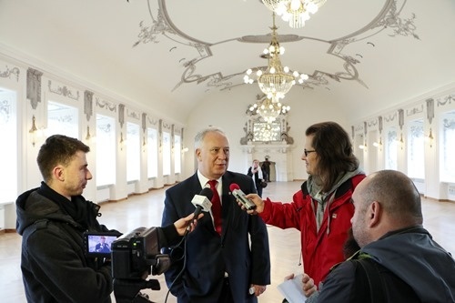 W Akademii Rycerskiej koniec wieńczy dzieło 1